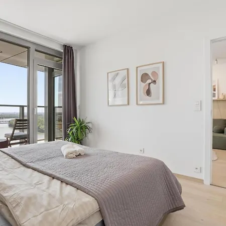 Eurovea 21floor - River & Port View Братислава